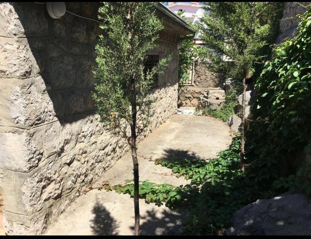 Apartmani Sara Marija Karlobag Exterior foto
