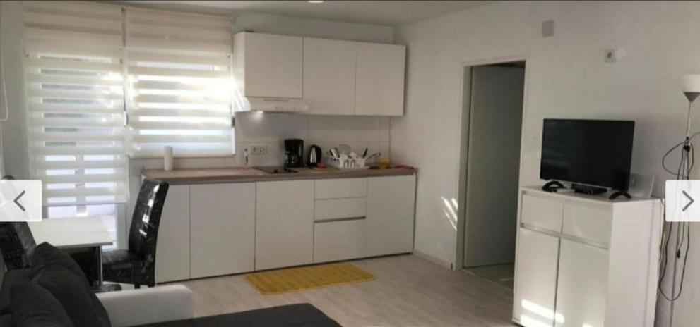 Apartmani Sara Marija Karlobag Exterior foto