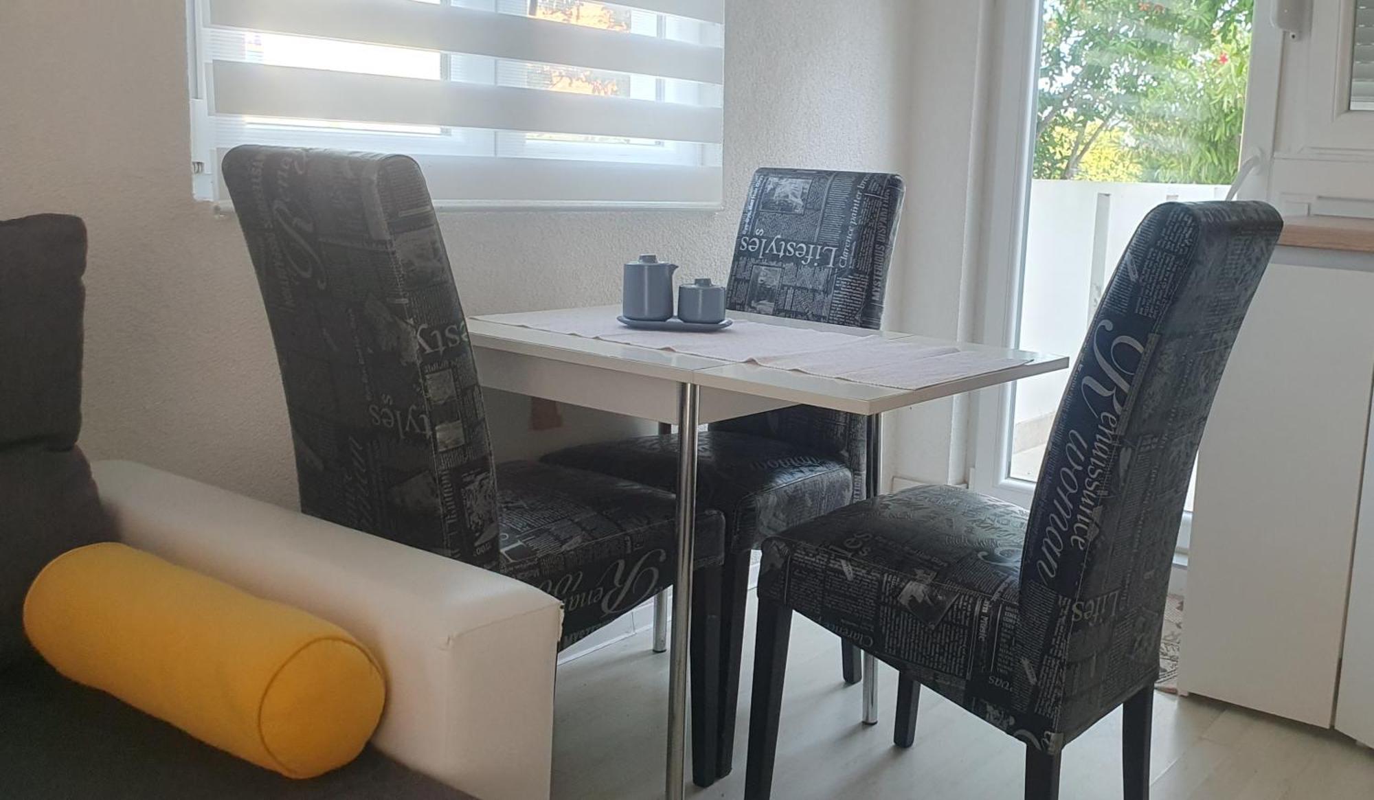 Apartmani Sara Marija Karlobag Zimmer foto