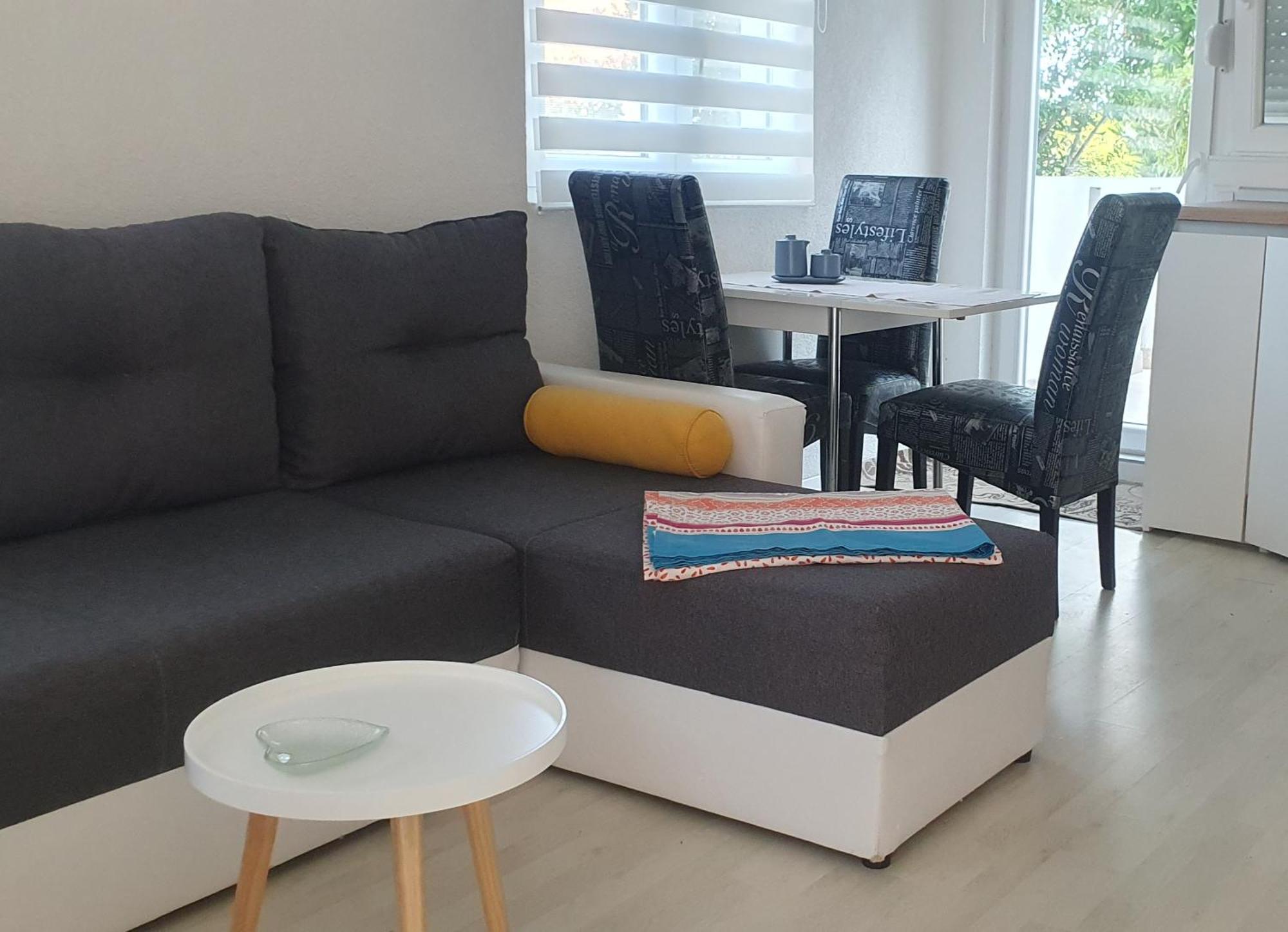 Apartmani Sara Marija Karlobag Zimmer foto